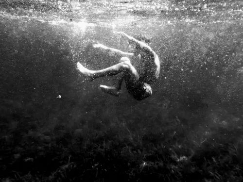 Segnalibro illustrato in: “Chiaroscuro” di Manuela Mori, Edizioni&nbsp;ETS