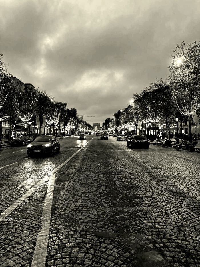 Segnalibro illustrato in “Parigi” di Hope Mirrlees (Interno Poesia, 2025), trad. di Nicoletta&nbsp;Asciuto