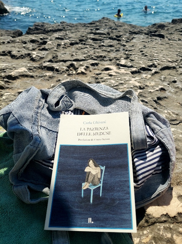 “La pazienza delle meduse” nel divenir-animale di Carla Ghisani